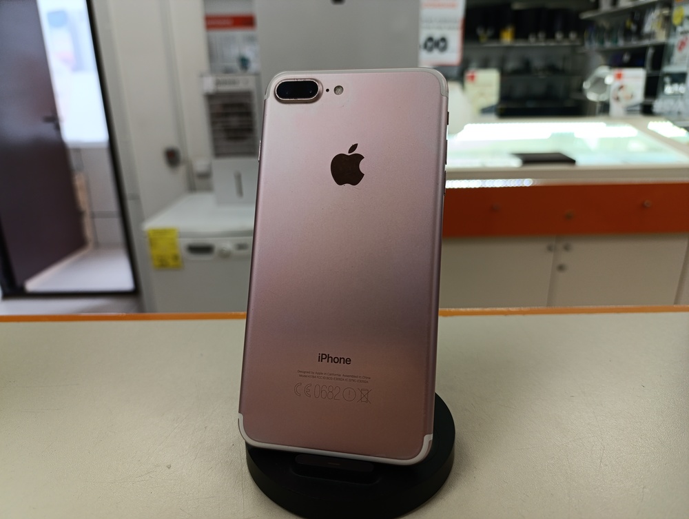 Смартфон Apple iPhone 7 Plus 32Gb