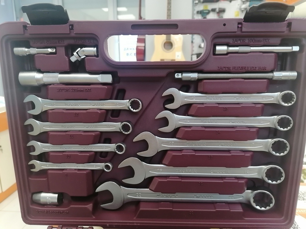 Набор инструментов Thorvik UTS0082