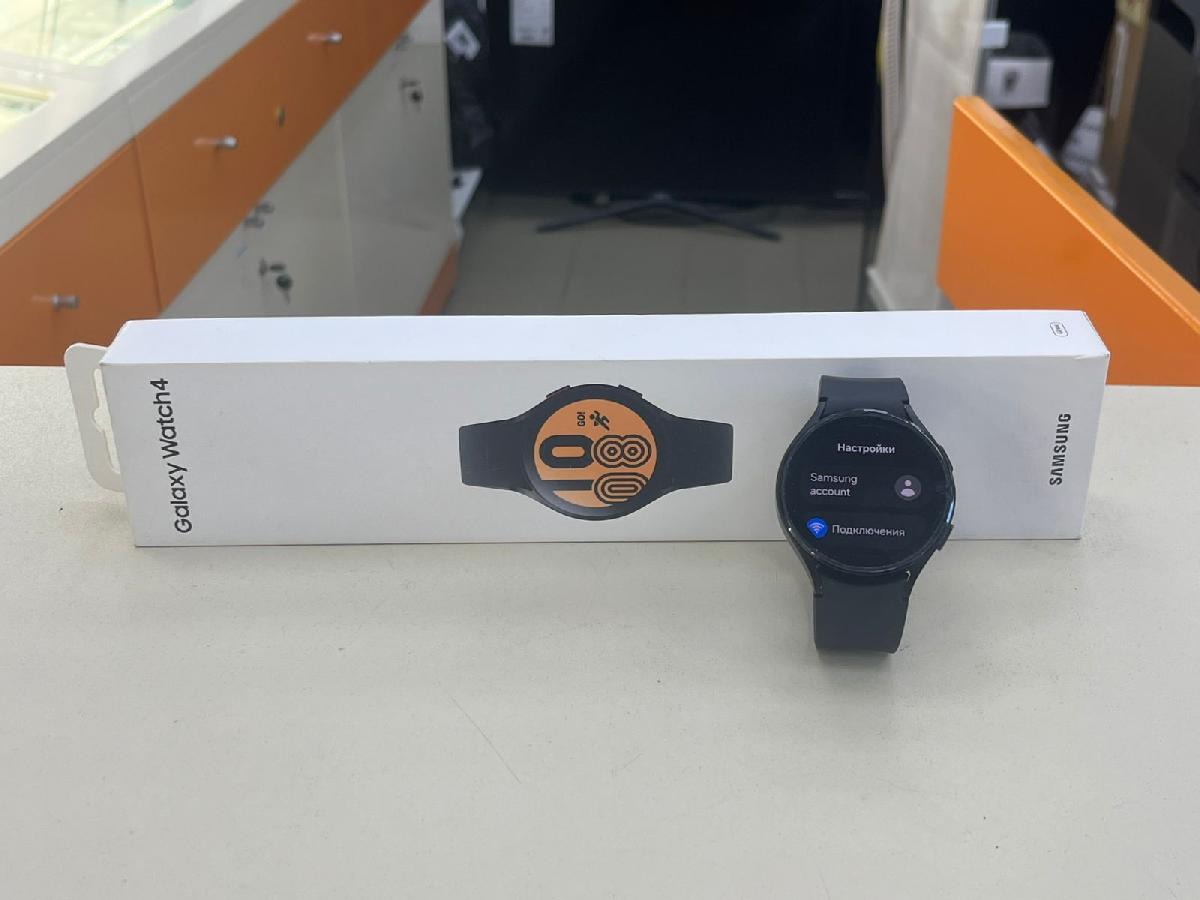 Смарт-часы Samsung Galaxy Watch 4