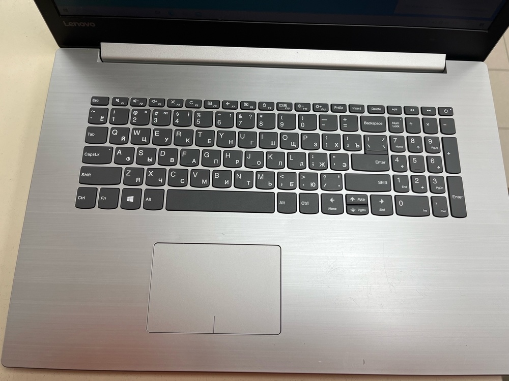 Ноутбук Lenovo Ideapad 320-17AST; A6-9220, Radeon 530, 4 Гб, 240 Гб, Нет