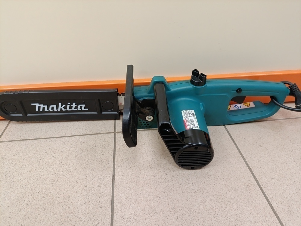 Электропила Makita UC3510A