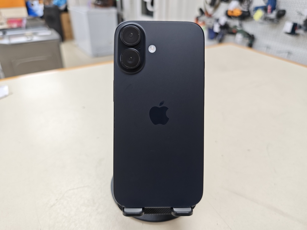 Смартфон Apple Iphone 16 128Gb