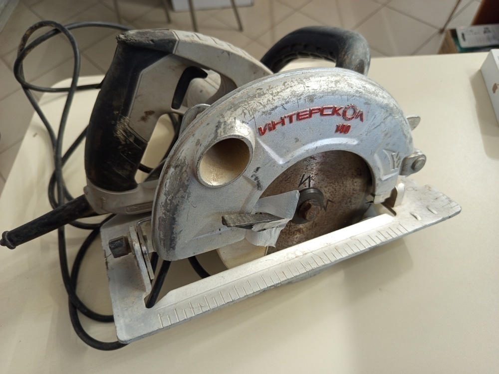 Дисковая пила Интерскол ДП-140/800