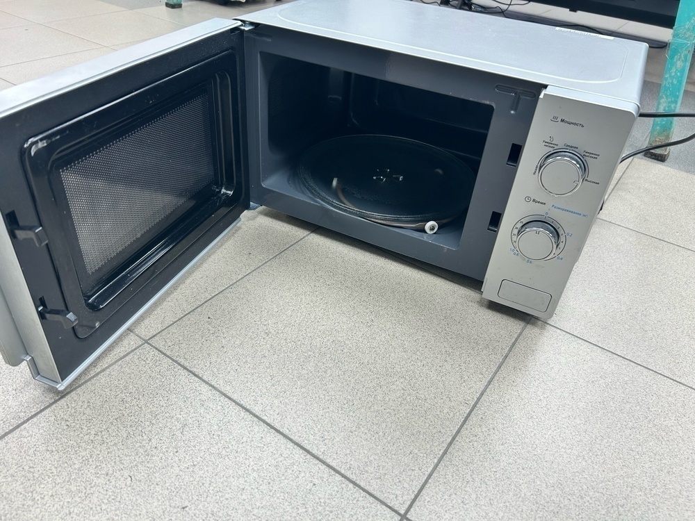 Микроволновая печь Midea MM720C4E-S