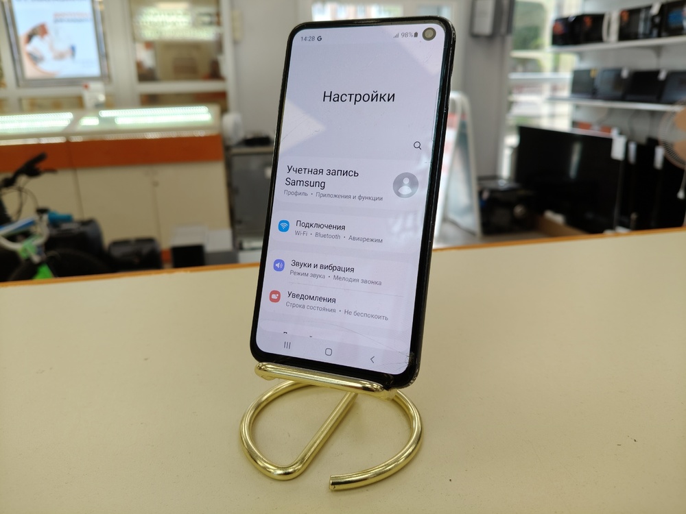 Смартфон Samsung Galaxy S10e 6/128