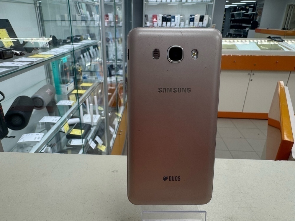 Смартфон Samsung Galaxy J7 2016 2/16