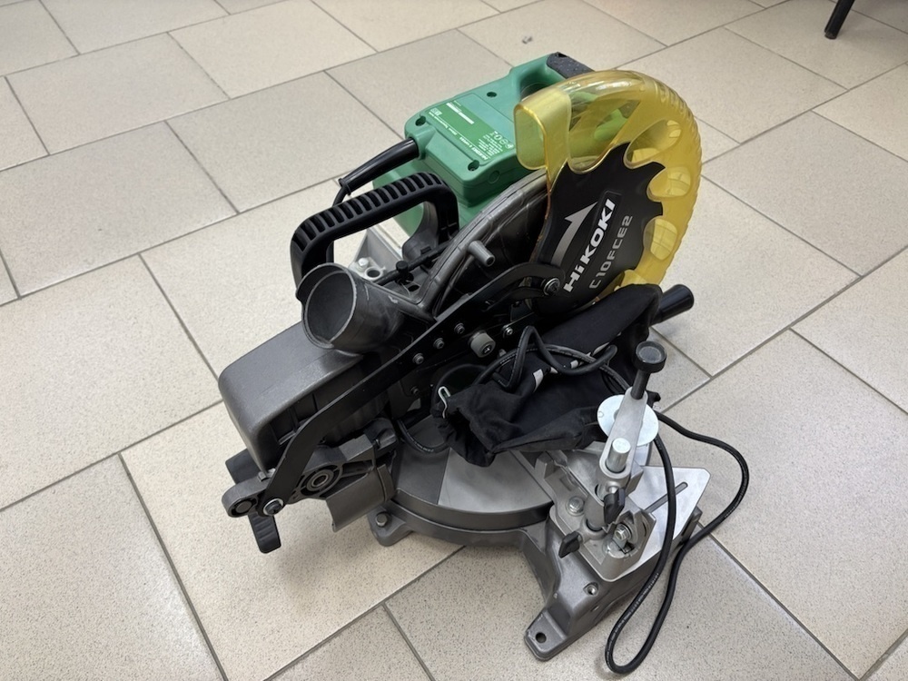 Торцовочная пила Hikoki C 10FCE2