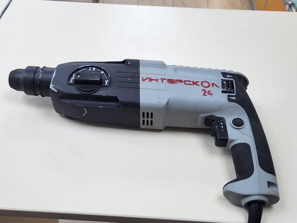 Перфоратор Интерскол П-24/700ЭР