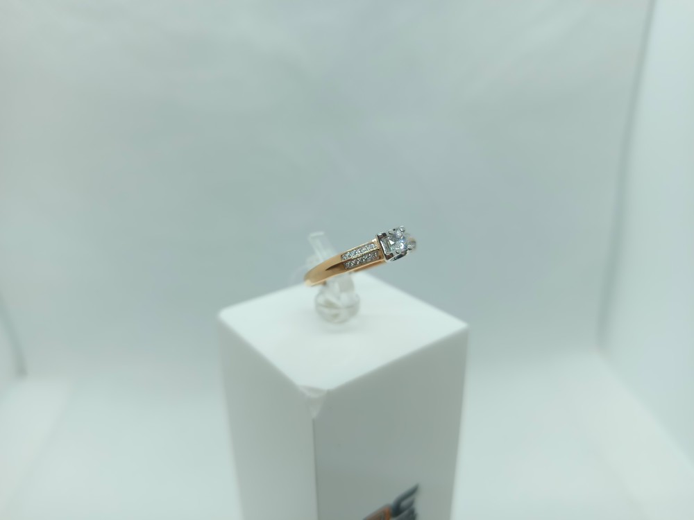 КОЛЬЦО С КАМНЯМИ (Au 585)