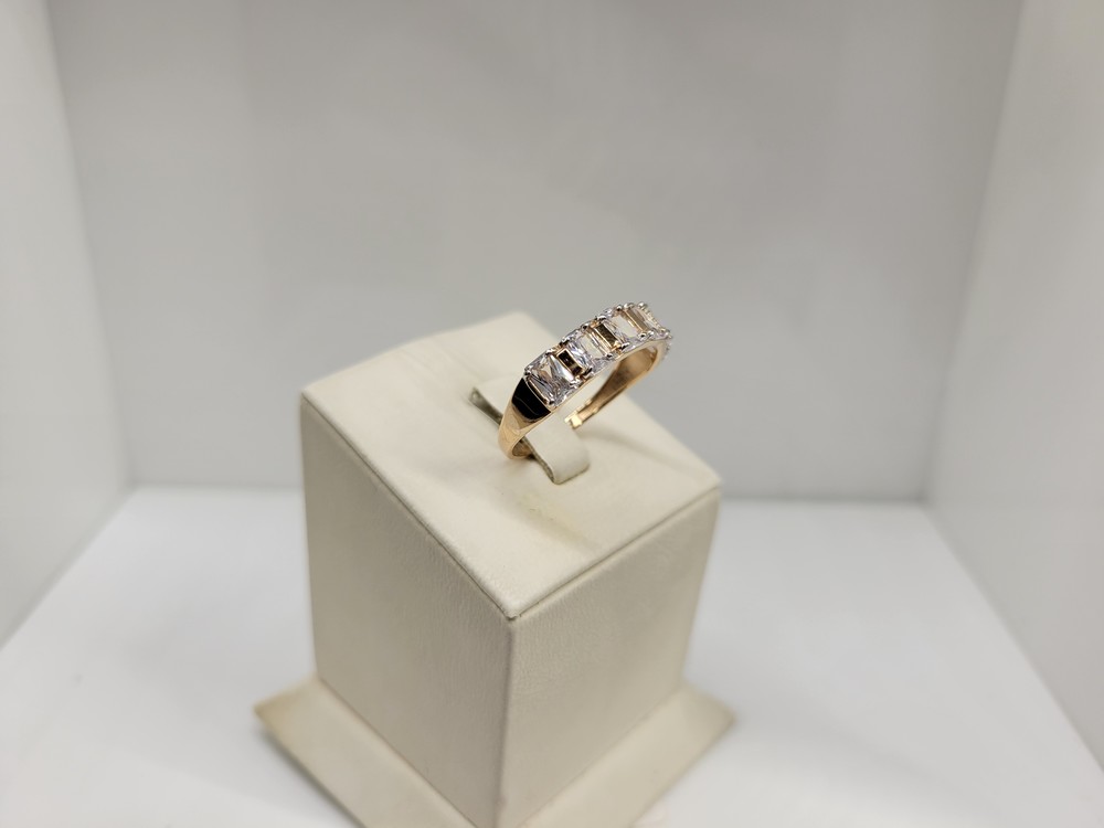 КОЛЬЦО С КАМНЯМИ (Au 585)