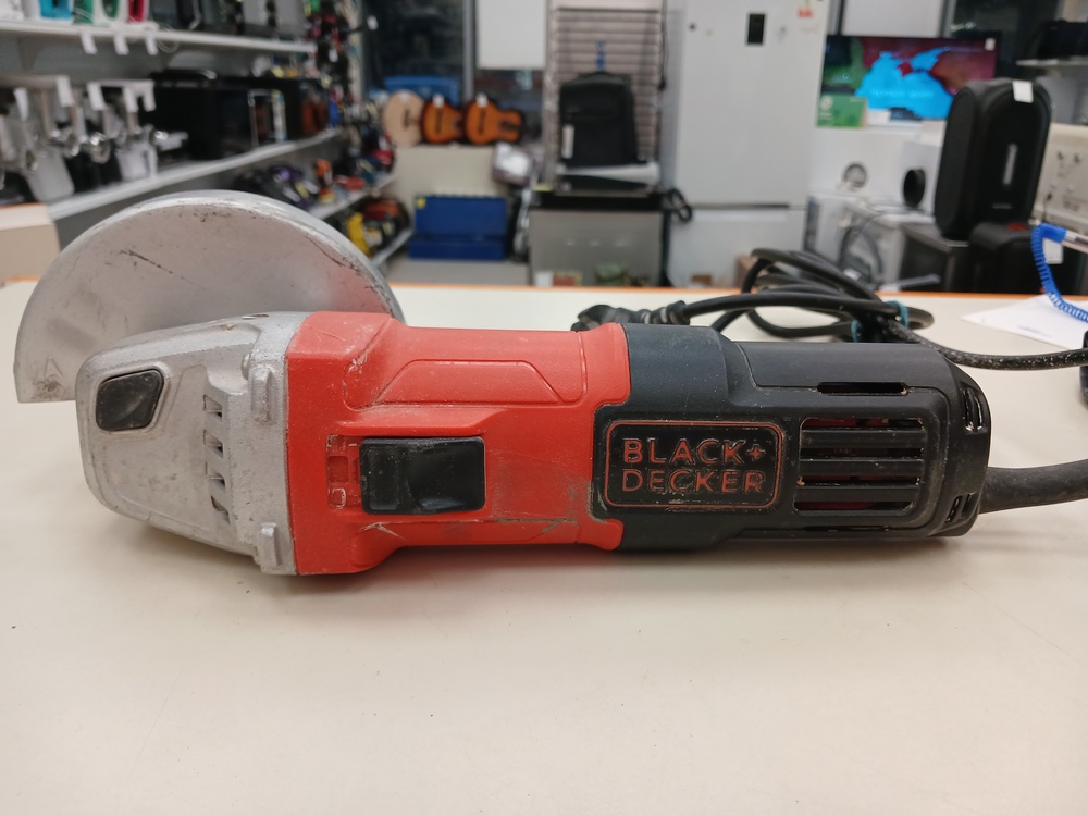 Угловая шлифмашина Black & Decker G650-RU