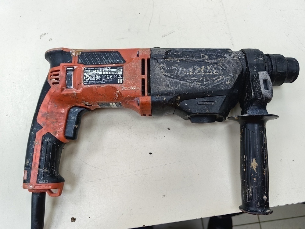 Перфоратор Makita M8701