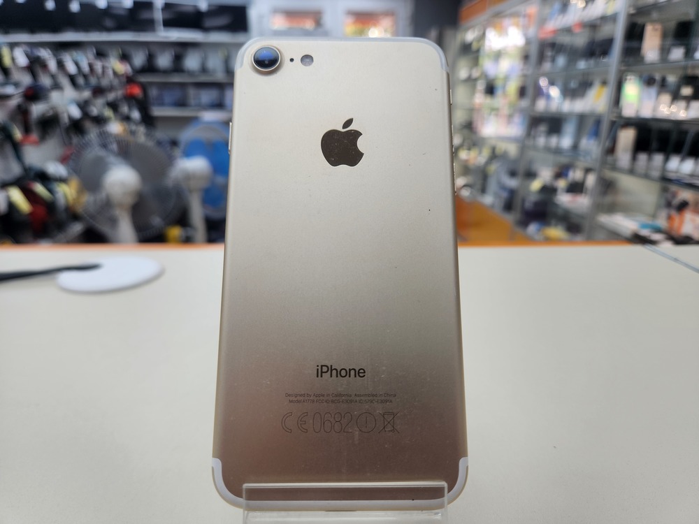 Смартфон Apple iPhone 7 128Gb