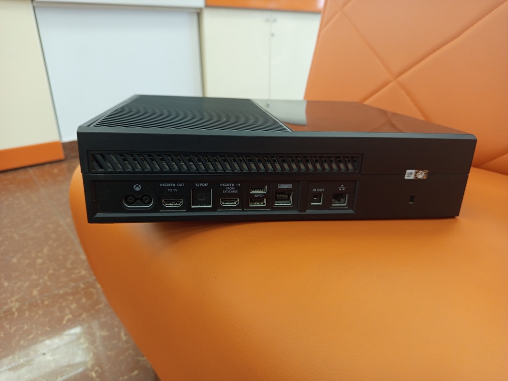 Игровая приставка Xbox One 500Gb Игровая приставка Xbox One 500Gb