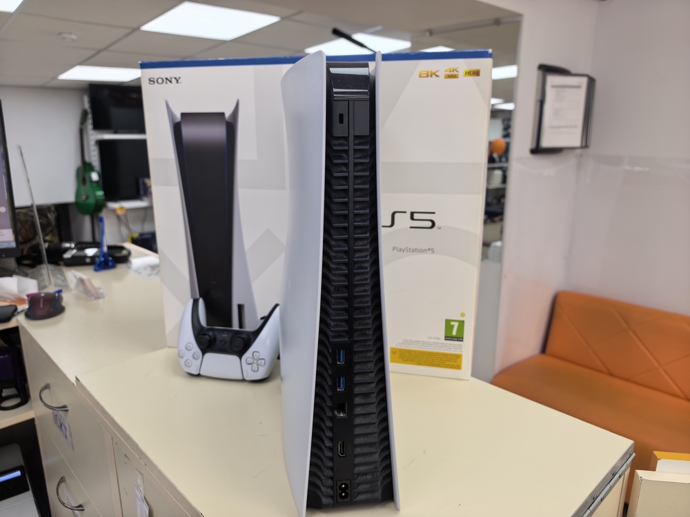 Игровая приставка PlayStation 5 825Gb (С дисководом)