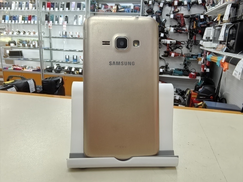 Смартфон Samsung Galaxy J1 2016 1/8