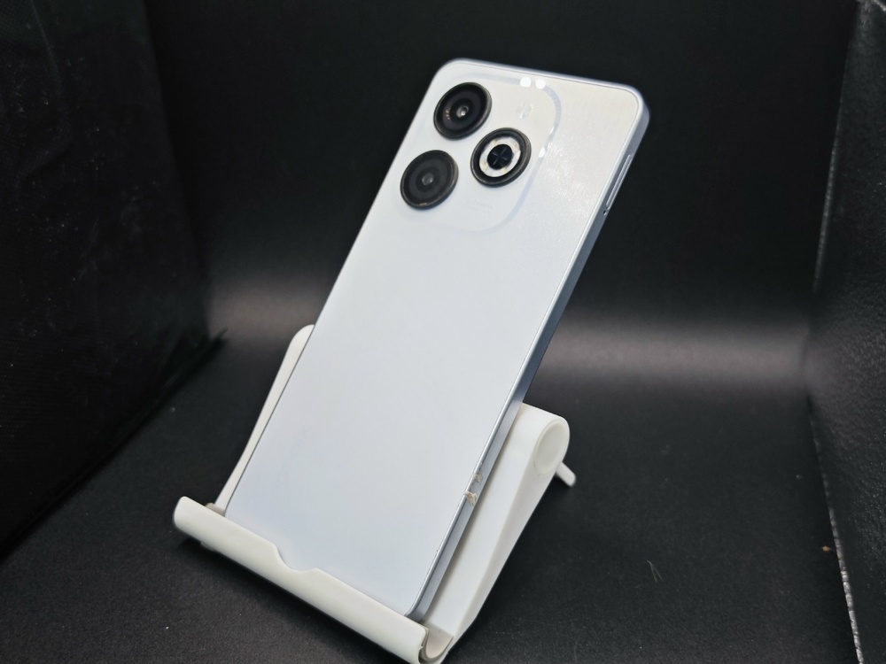 Смартфон Infinix Smart 8 4/128