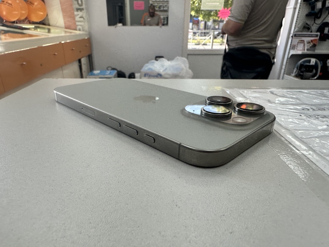Смартфон Apple Iphone 16 Pro 128Gb