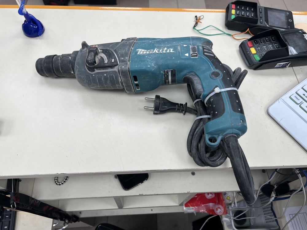 Перфоратор Makita HR2460