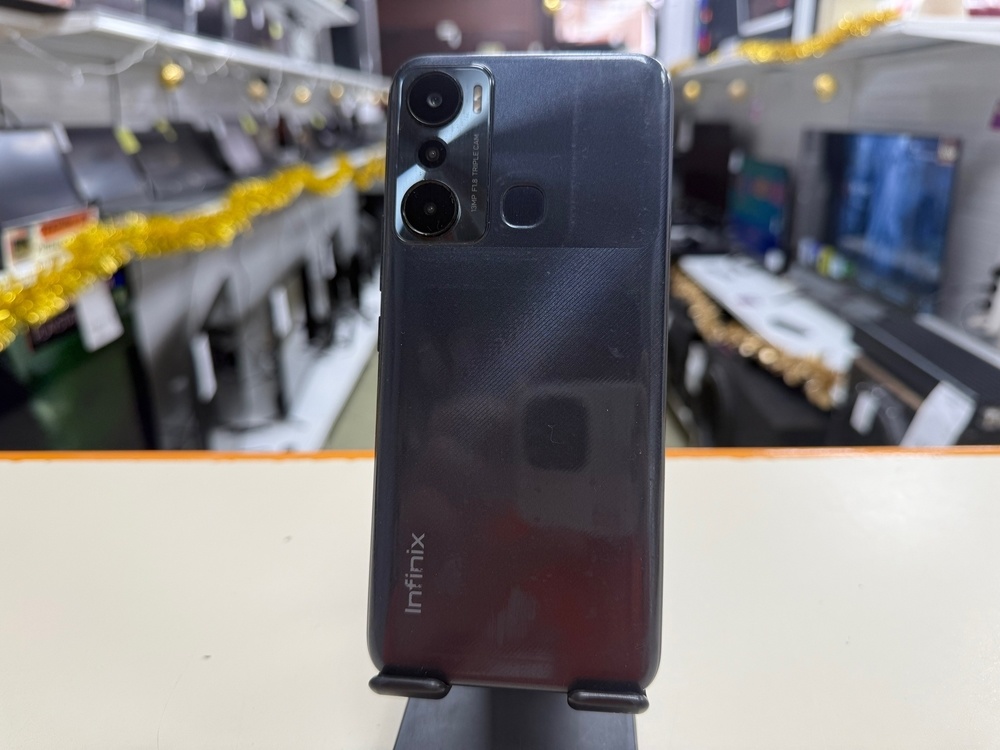 Смартфон Infinix HOT 40i 4/128