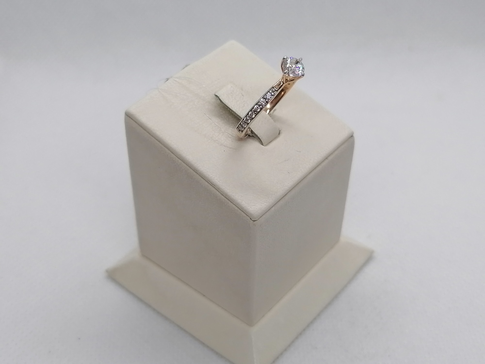 КОЛЬЦО С КАМНЯМИ (Au 585)