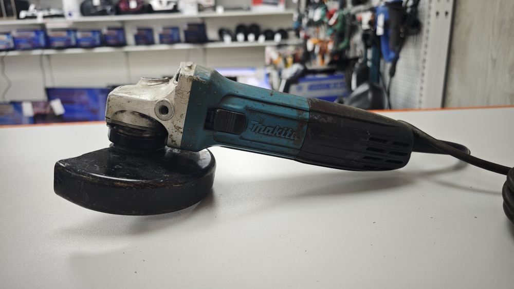 Угловая шлифмашина Makita GA5030