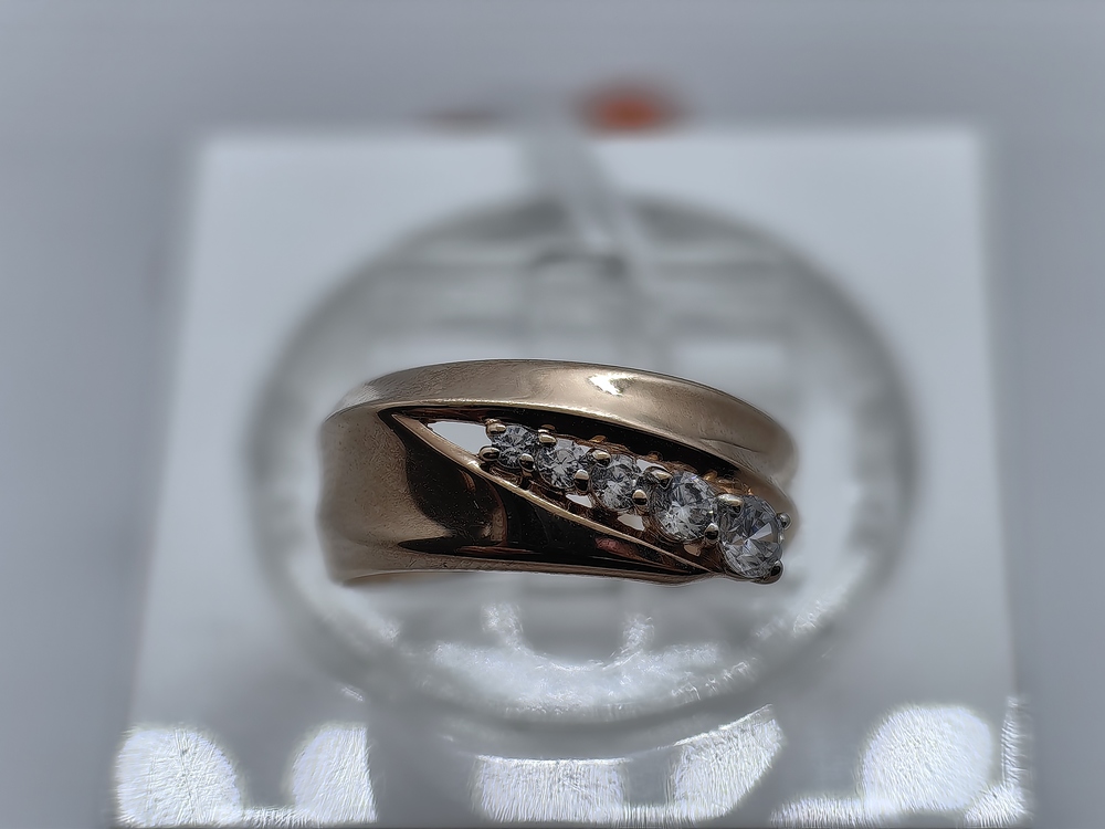 КОЛЬЦО С КАМНЯМИ (Au 585)