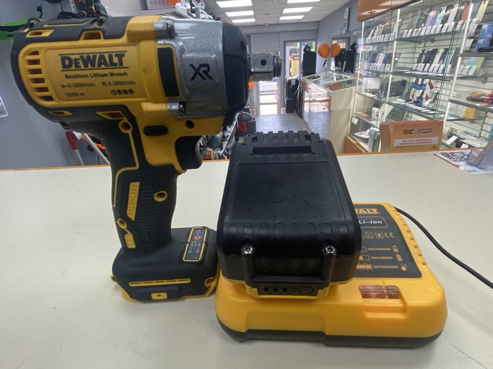 Гайковерт Dewalt 18V