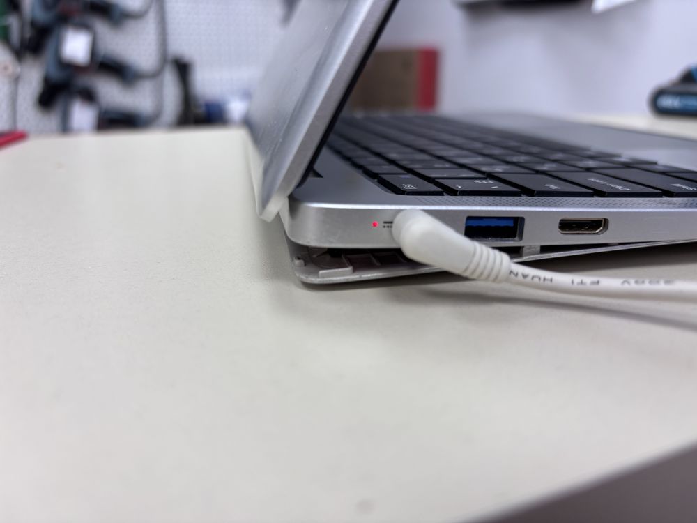 Ноутбук NoName; Celeron N3350, Intel HD Graphics 500, 3 Гб, 64 Гб, Нет