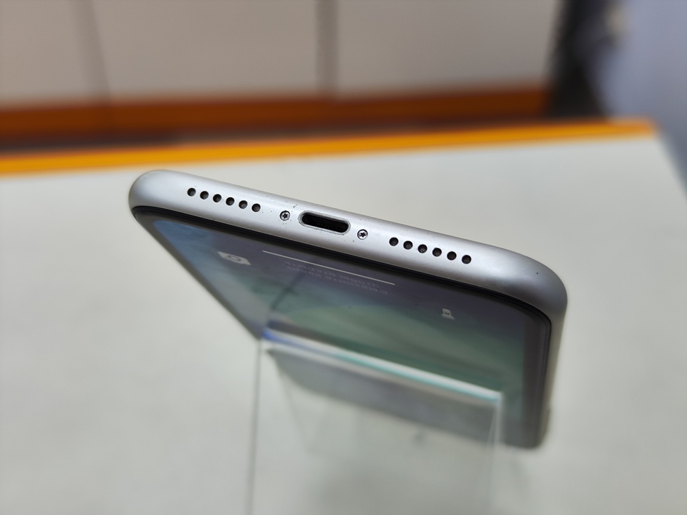 Смартфон Apple iPhone 11 64Gb