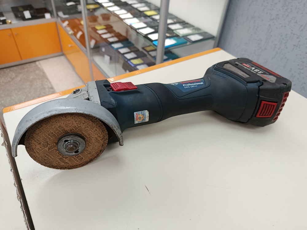 Угловая шлифмашина Bosch GWS 180-LI;