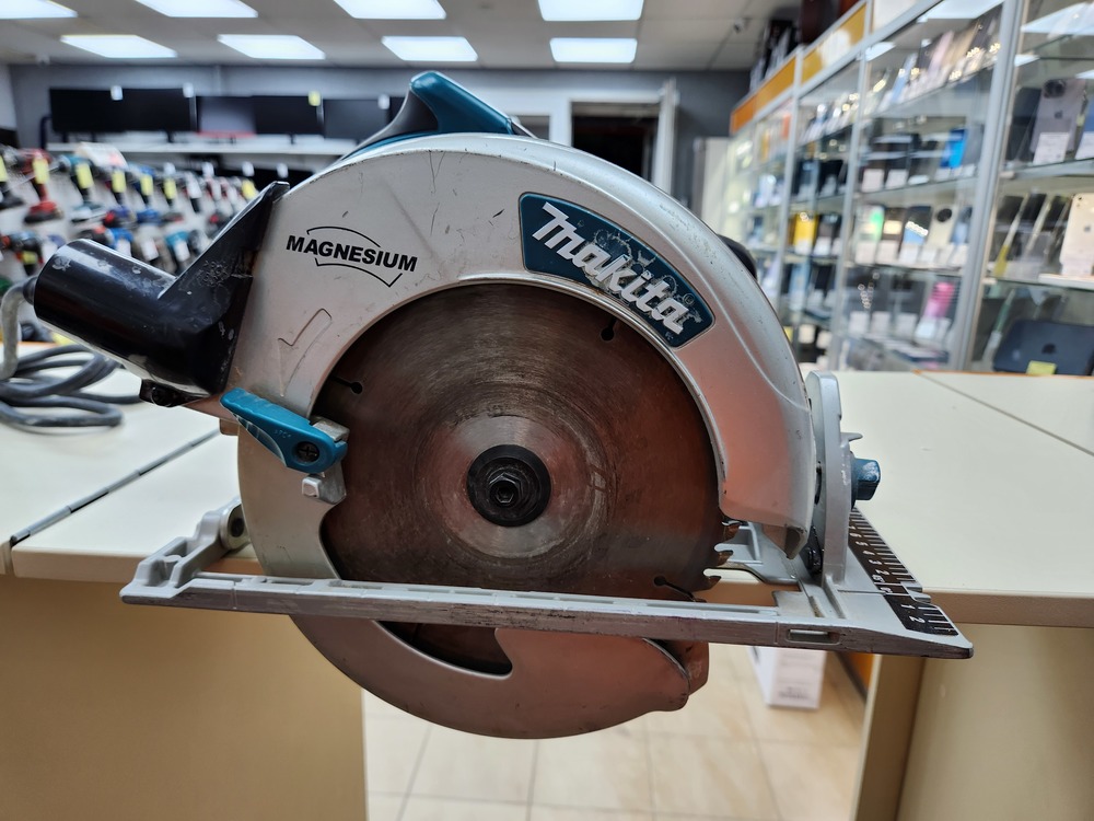 Дисковая пила Makita 5008MG