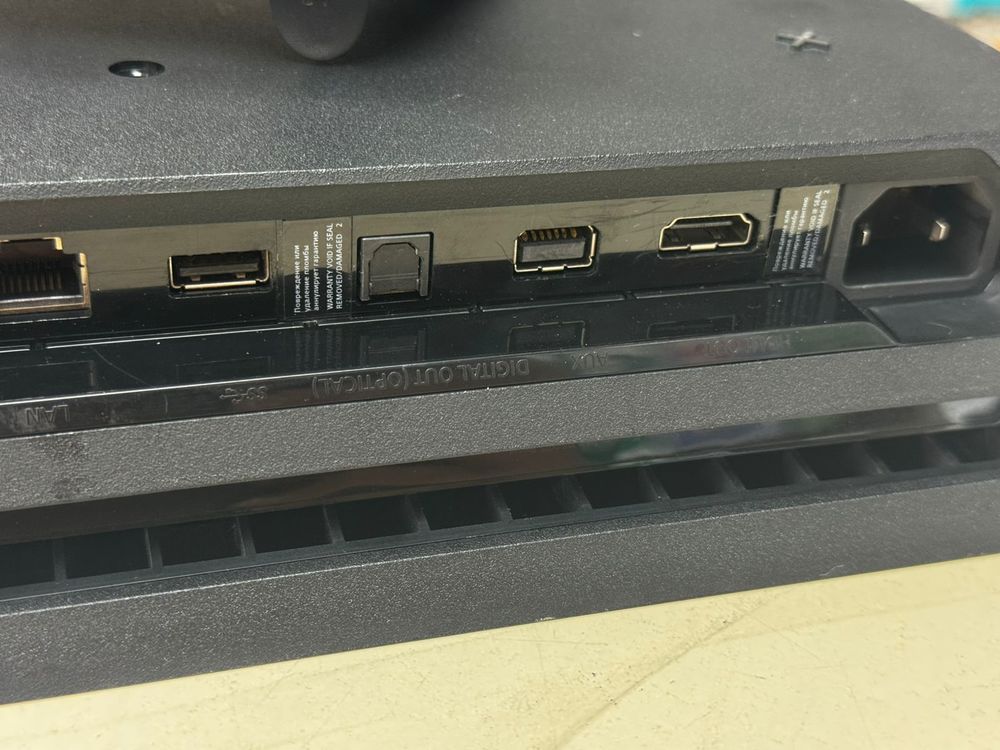 Игровая приставка PlayStation 4 Pro 1Tb