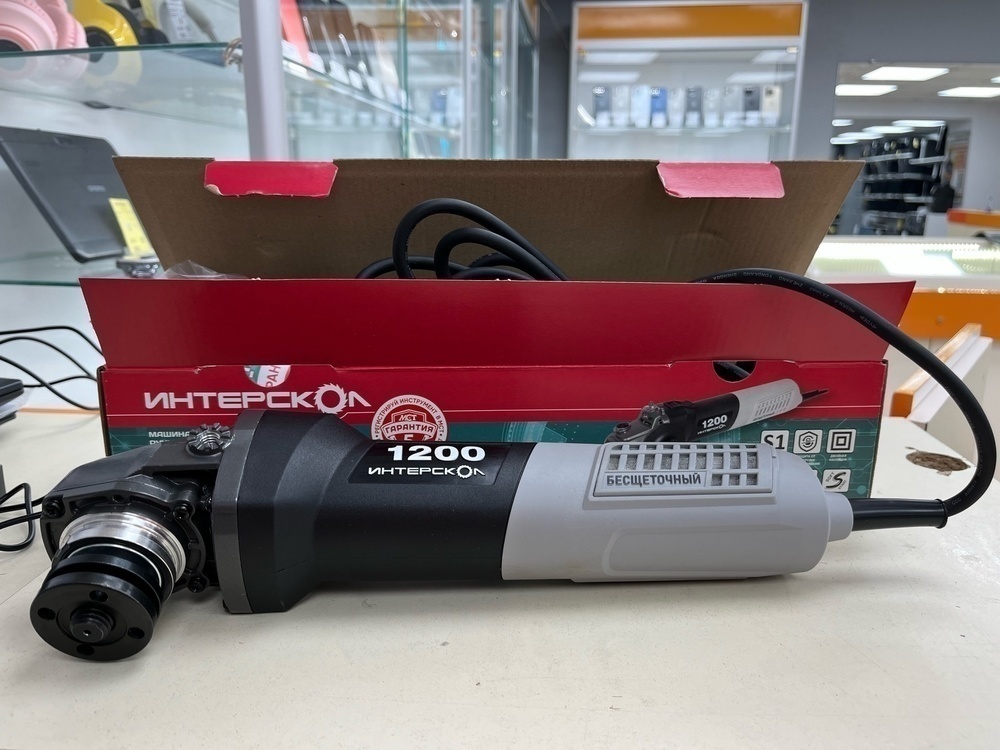 Угловая шлифмашина Интерскол УШМВ-125/1200Э (915.0.0.40)