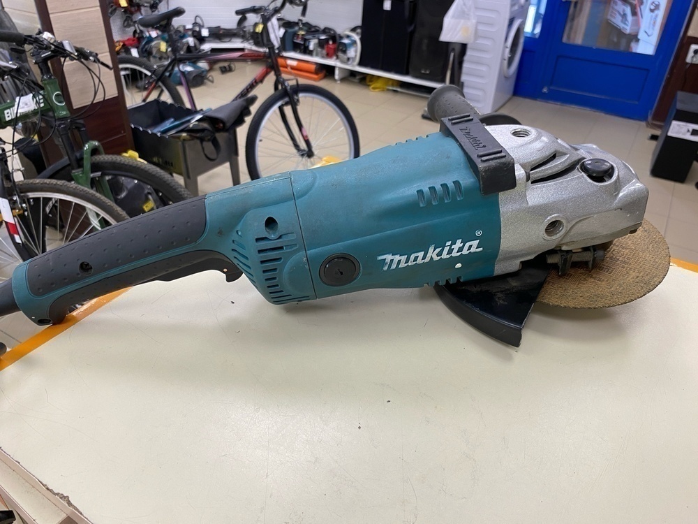 Угловая шлифмашина Makita GA9020