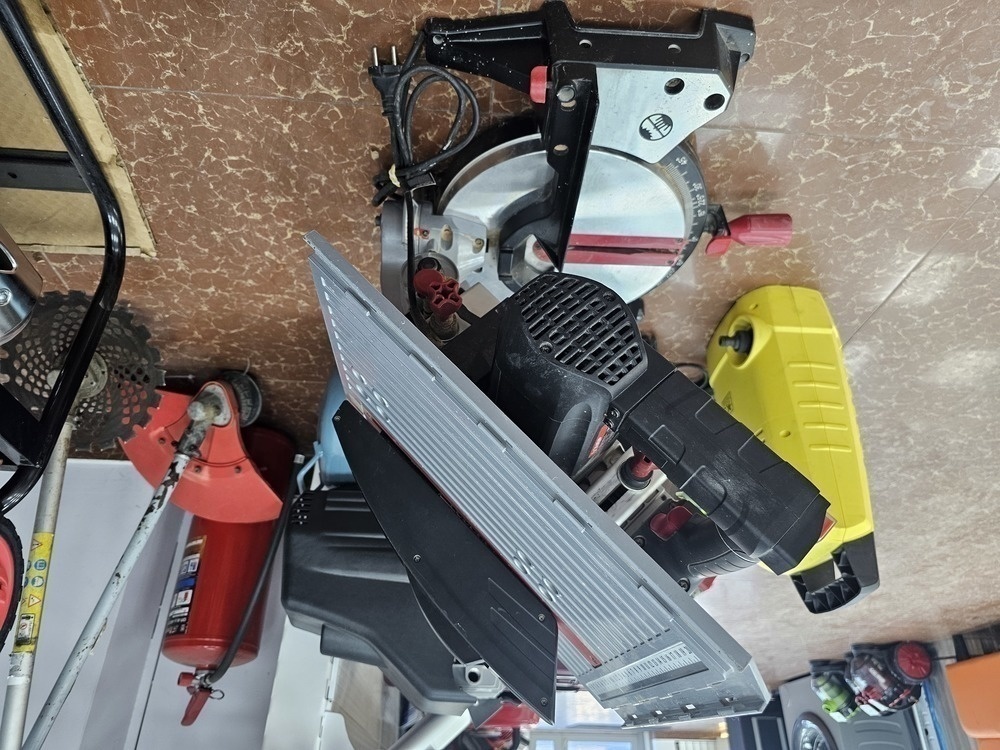 Торцовочная пила Зубр ЗПТК-255-1800