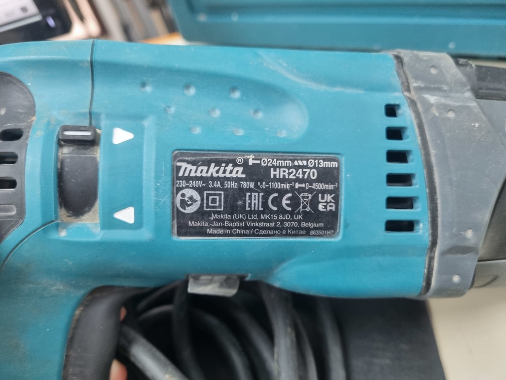 Перфоратор Makita HR 2470