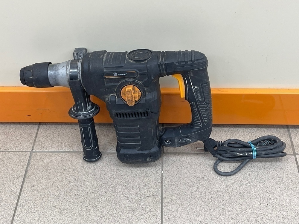Перфоратор Deko DKH1600W