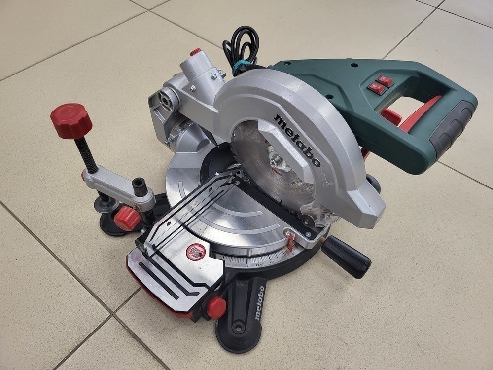 Торцовочная пила Metabo KS-216 Lasercut