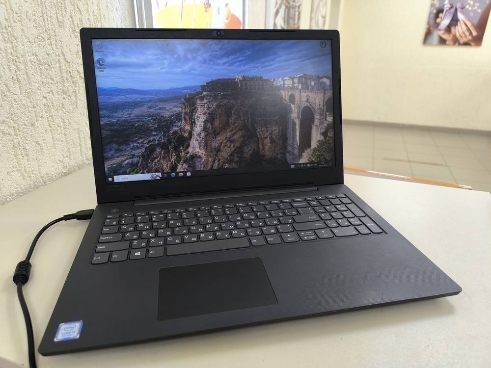 Ноутбук Lenovo; Core i3-8130U, Intel UHD Graphics, 4 Гб, Нет, 500 Гб