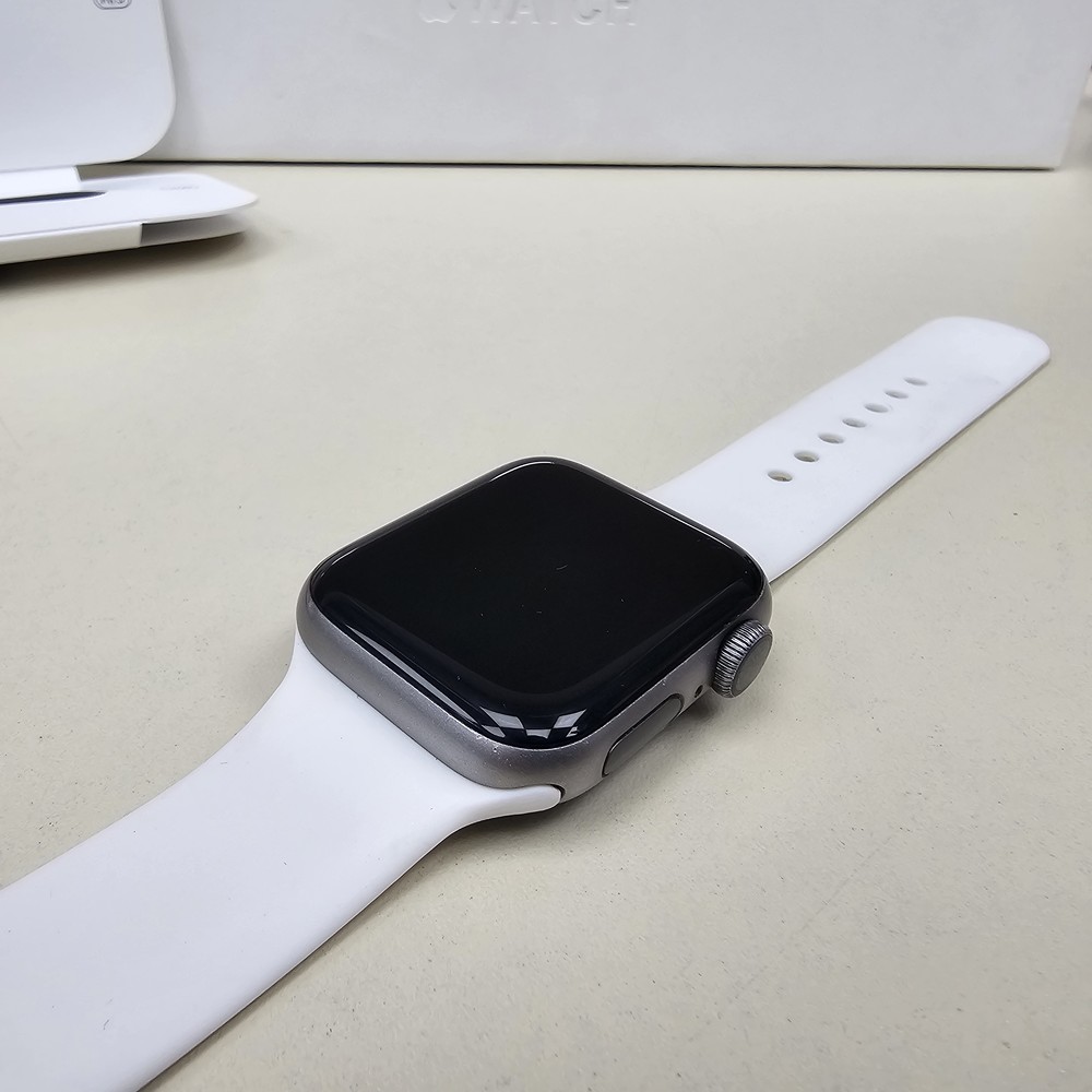 Смарт-часы Apple Watch Series 5 40 мм