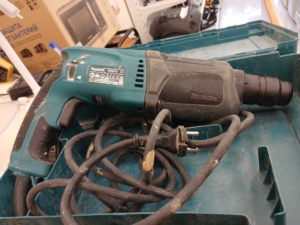 Перфоратор Makita HR 2470