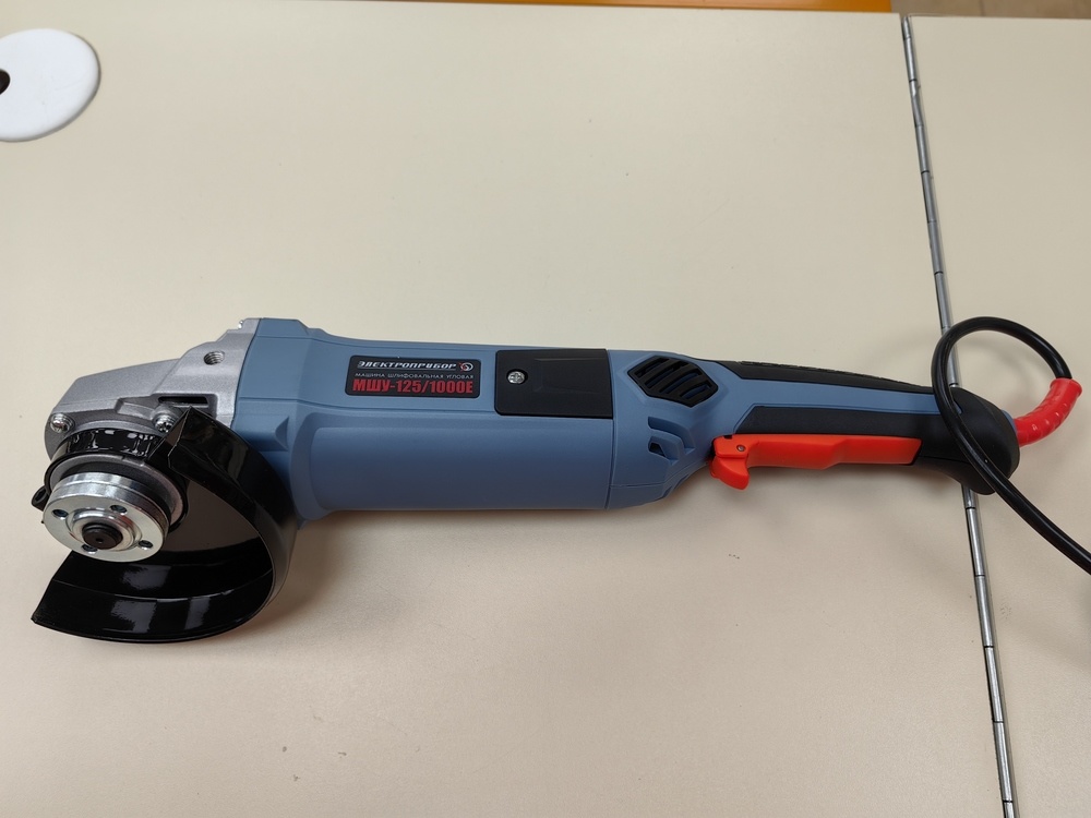 Угловая шлифмашина Электроприбор УШМ-125/1000Е