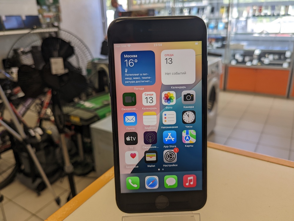 Смартфон Apple iPhone SE 2020 128Gb