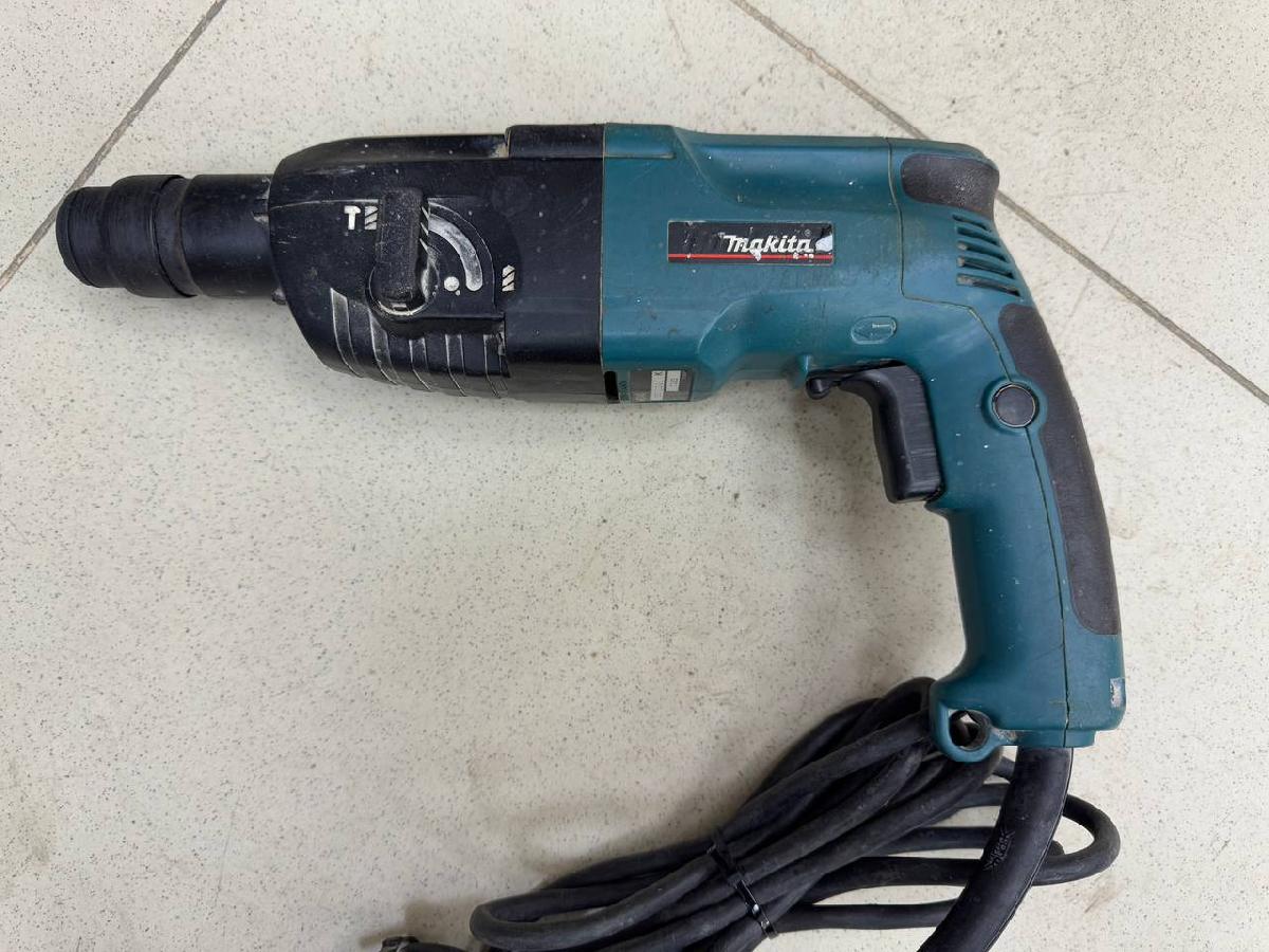 Перфоратор Makita HR2440