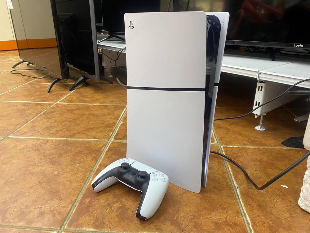 Игровая приставка PlayStation 5 825Gb (С дисководом)