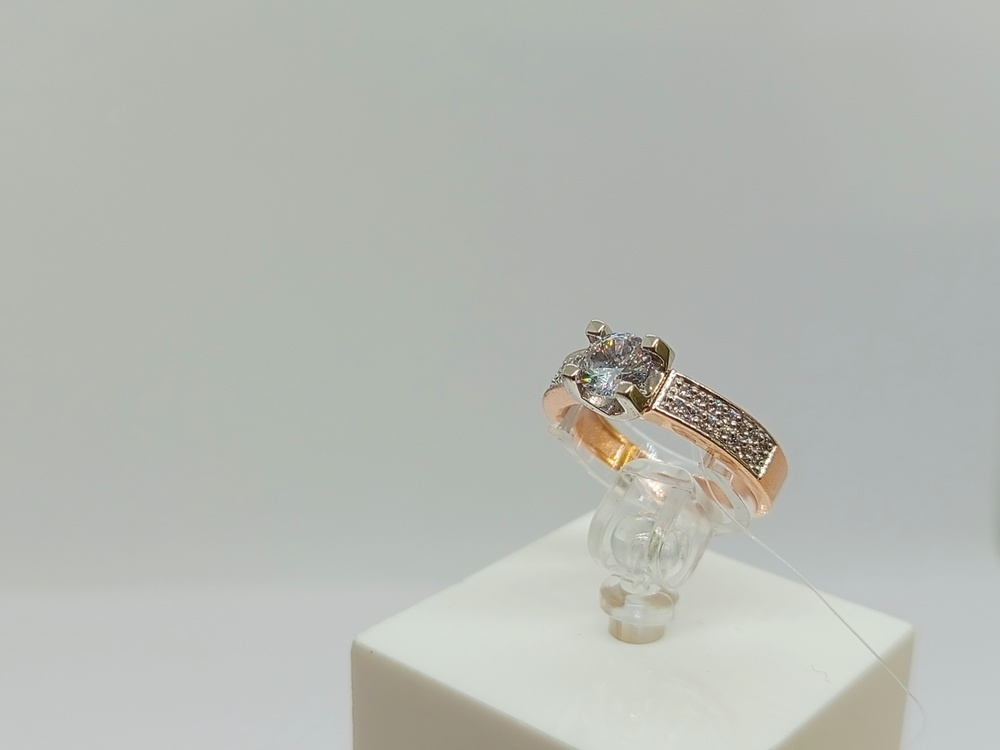 КОЛЬЦО С КАМНЯМИ (Au 585)