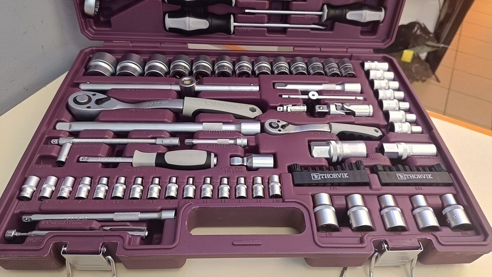 Набор инструментов Thorvik TS101 универсальный 1/4, 1/2 DR