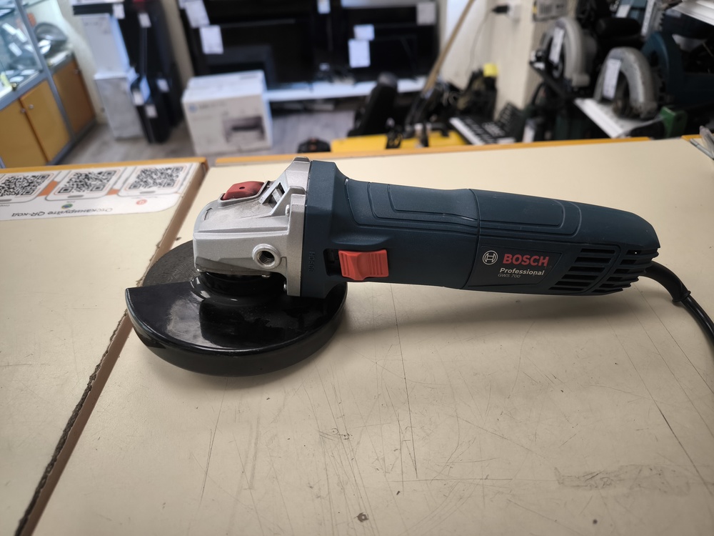 Угловая шлифмашина Bosch GWS 700