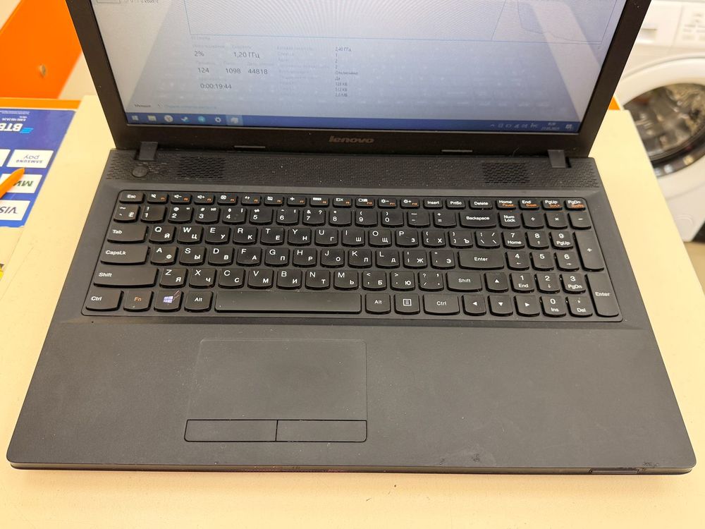 Ноутбук Lenovo; Pentium CPU 000, Intel UHD Graphics, 4 Гб, Нет, 400 Гб